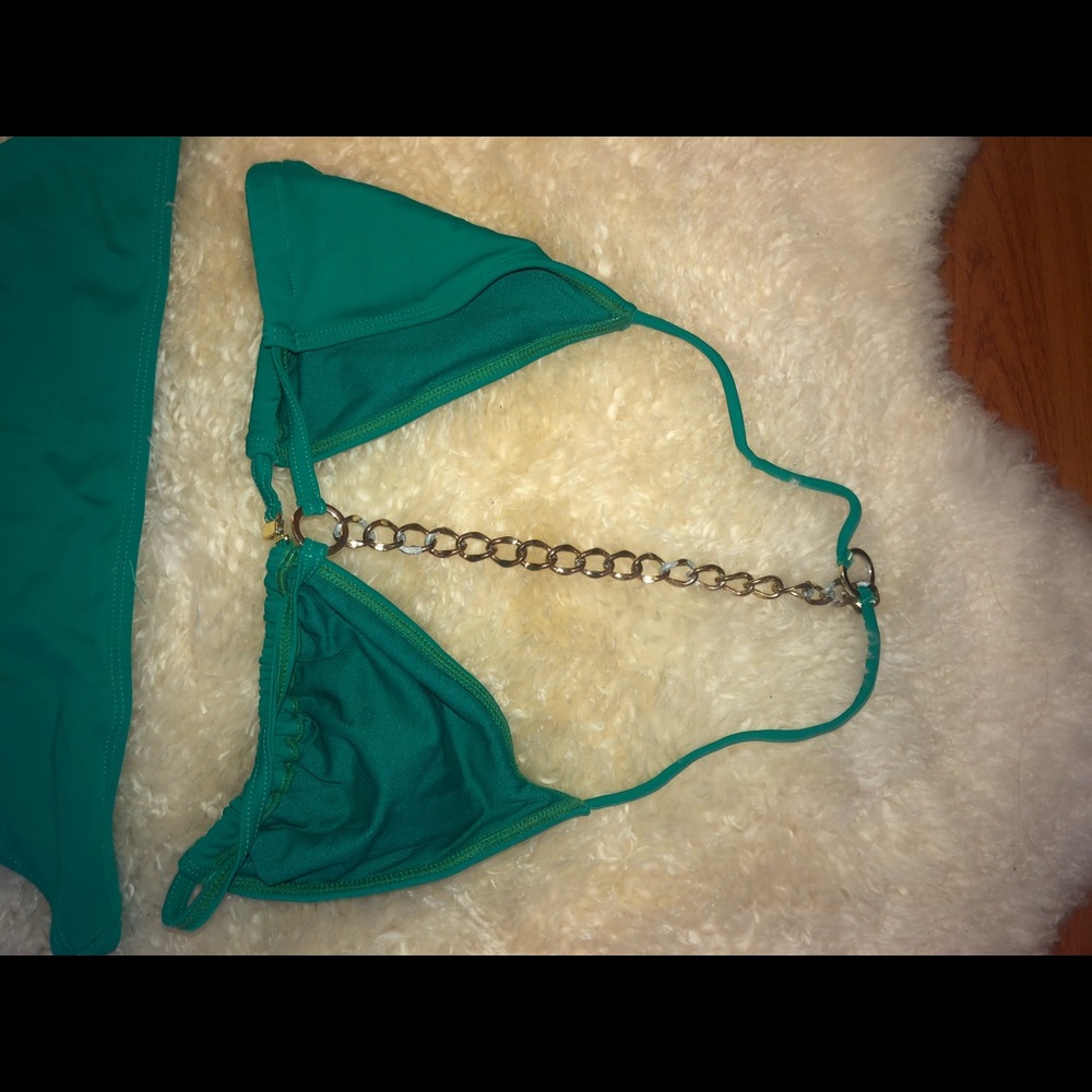 Bikini - Picture 3 of 4